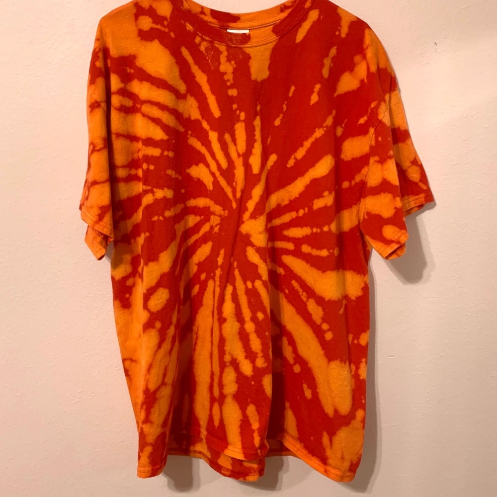 Custom bleached red and orange Gildan shirt men XL